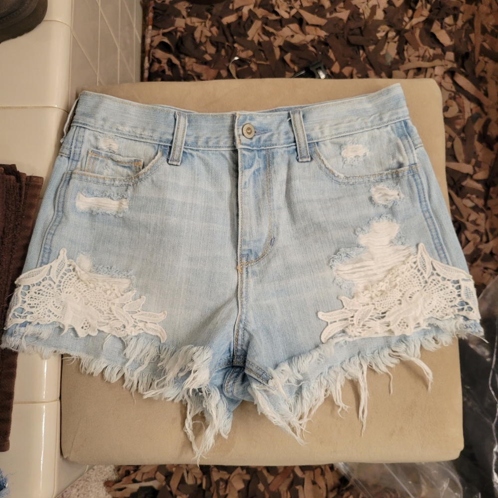 Hollister highrise Distressed jean shorts Size 28